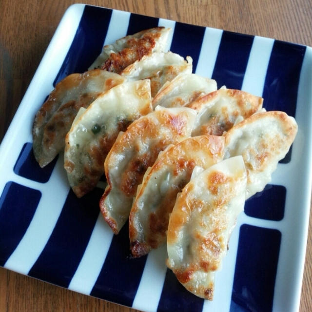 【平日の餃子】と麦茶に塩