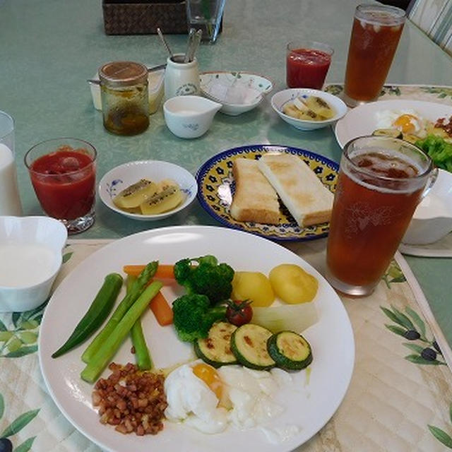 夏野菜のボイル、アンチョビ温泉卵ソース