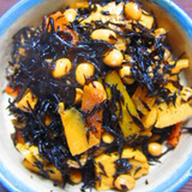 「筍と大豆とひじきの煮物」