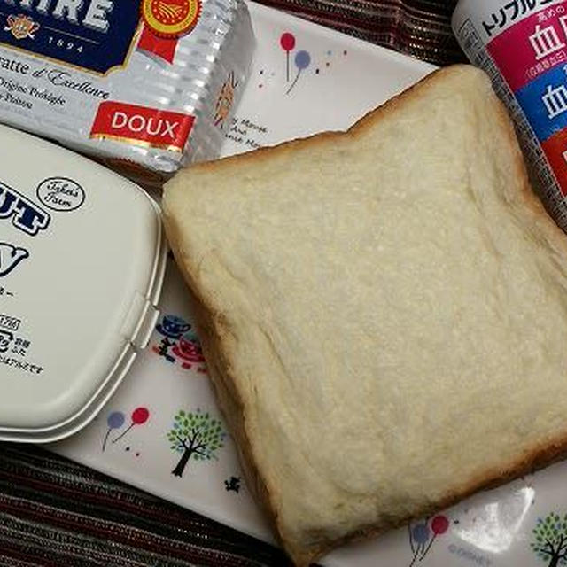 最近夕ご飯の時間が遅いので「トリプルヨーグルト」を欠かさないようにしています
