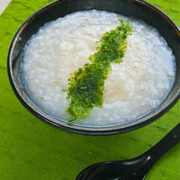 簡単5分！お疲れさま〜からだにやさしい晩ご飯もち麦とろろおかゆ。