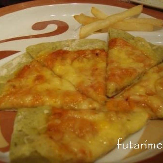 ほうれん草のチーズピザ