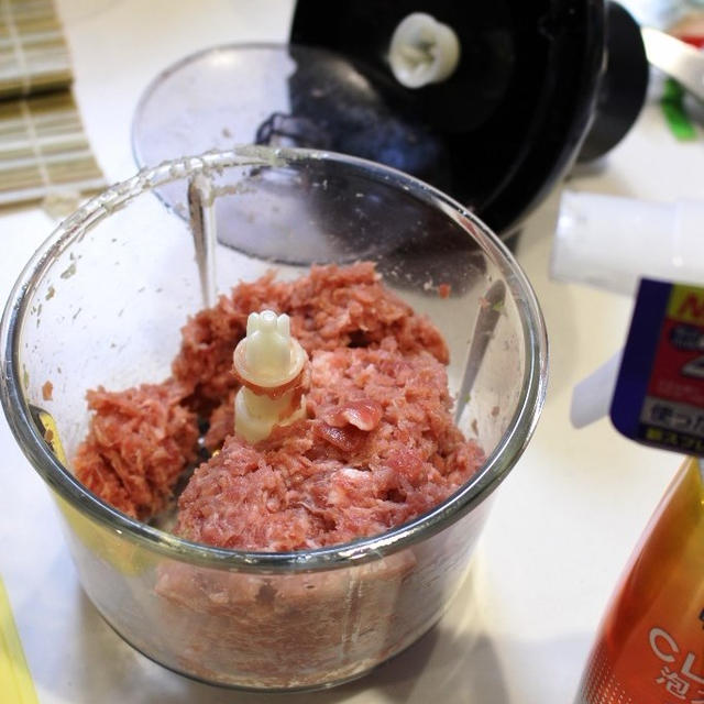 ミキサーでお肉をミンチ→後のしつこい洗い物にシュッ！と泡スプレー