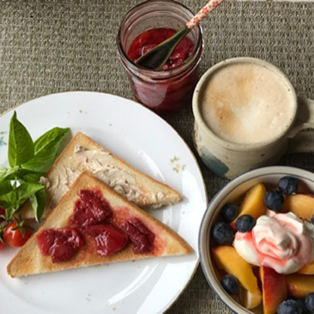 私の朝ごはん＆ご近所の花