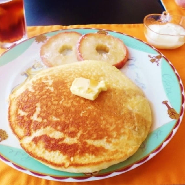 パンケーキ焼き林檎添え