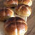 イースターのパン　ホットクロスバンズ（Hot Cross Buns）