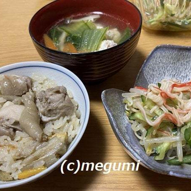 五目炊き込みご飯・鶏団子汁・もやしときゅうりとカニカマの酢のもの