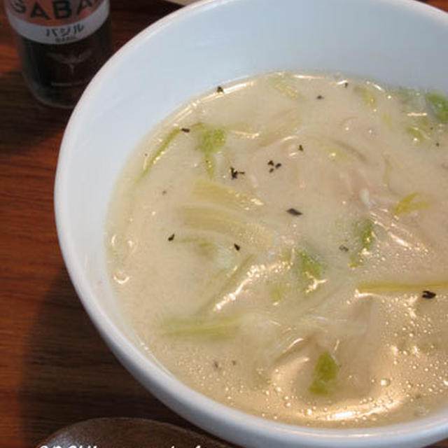 白菜とエノキのトロ～リ白いスープ