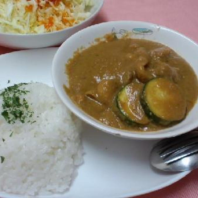 S&B　ゴールデンカレー　ミルクとズッキーニのチキンバリ辛カレー