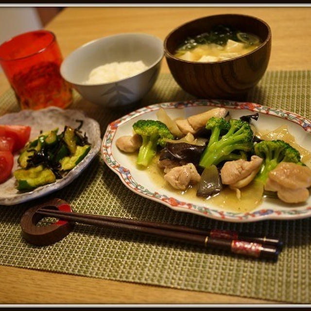 鶏とブロッコリー中華炒めとか寝かしつけとか。Chinese-styled saute and