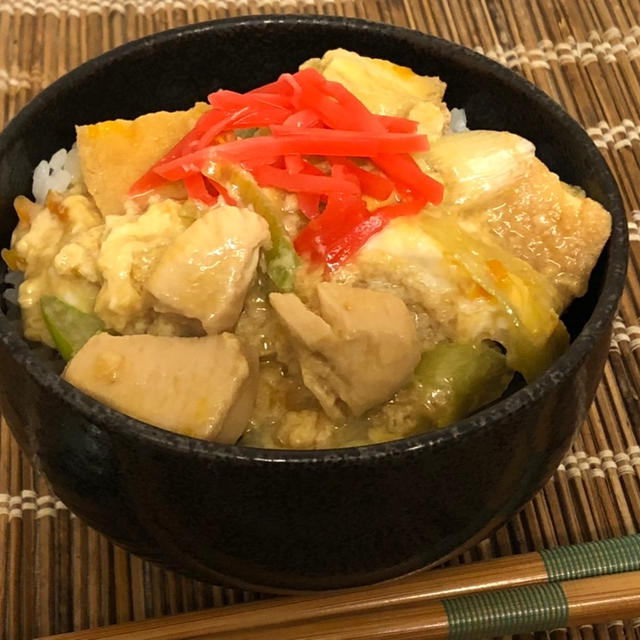 炊き立てご飯にのせたげて〜❣️給料日前の秘策レシピ「カサ増しつゆだく親子丼」