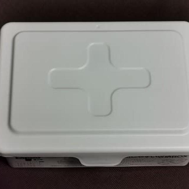 100均の詰め替え用のウエットティッシュの入れ物に…