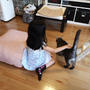 子供たち　猫ちゃんと戯れる