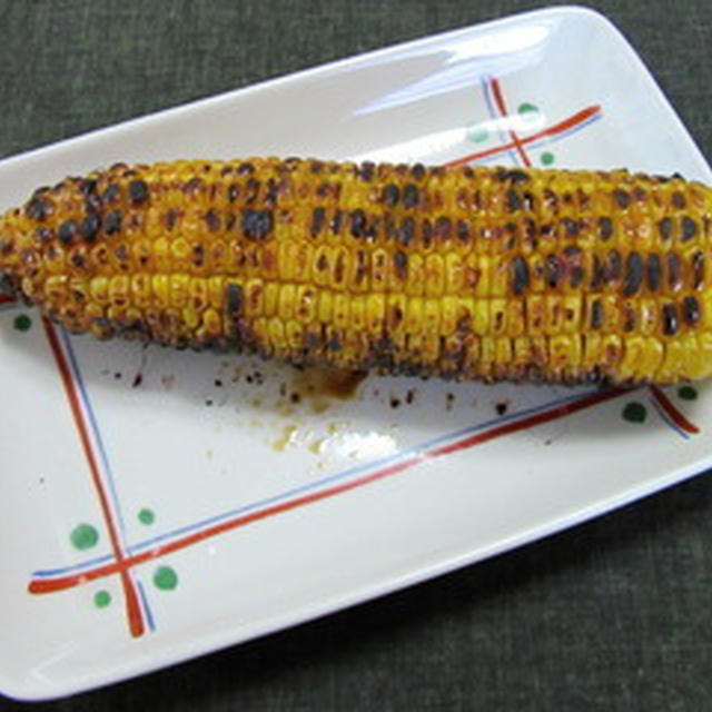 焦げた醤油が香ばしい、焼きとうもろこし