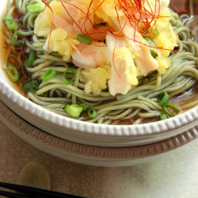 Green Tea Soba Noodle Cold Soup with Seafood Tempuraシーフード天ぷらのせ冷たい茶蕎麦