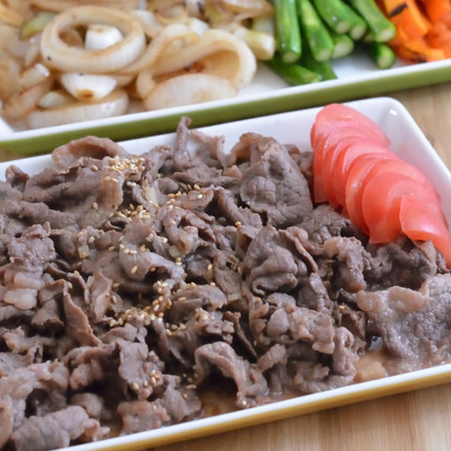 炒め肉とグリル野菜のプレートのせ晩ごはん。