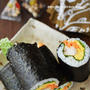 ついさっきダッシュで作った恵方巻き～息子のリクエストで「照り焼きチキンのサラダ海苔巻き」にしました！