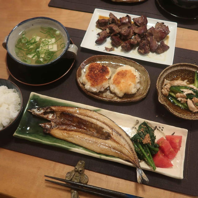 秋刀魚の開きと海老はんぺんの晩ご飯　と　クルクマの花♪