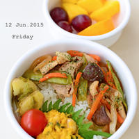 ６月１２日　金曜日　豚と野菜のエスニック炒めかけごはん＆大豆とチェダーチーズ入り南瓜サラダ