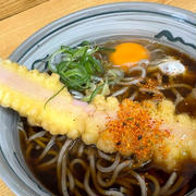 立ち蕎麦行脚「花丸そばの月見ソーセージ天そば」