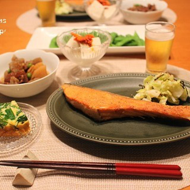 『鮭のソテー』とストウブで『小さいおかず』の献立。