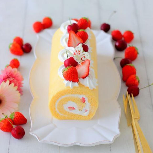 イチゴとさくらんぼの夢見心地なロールケーキ♪
