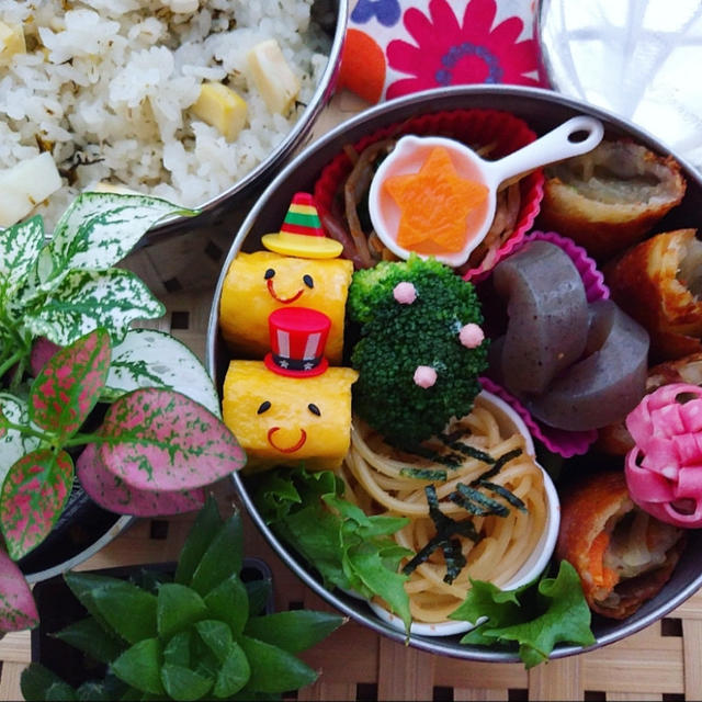隠蔽工作された弁当。