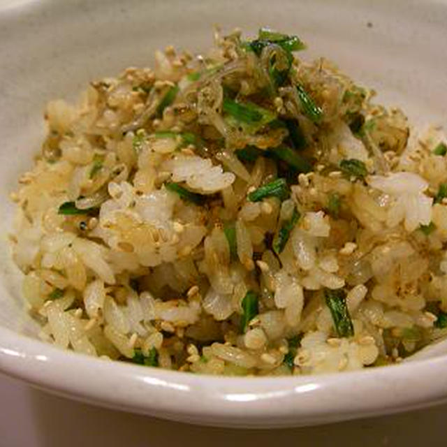 かぶの葉とジャコの炒めごはん。簡単！安い！ヘルシー！おいしい！