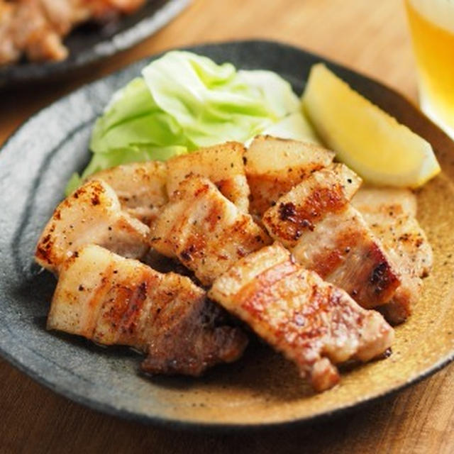 メシ通！豚ばら肉の酒塩焼き、日本酒で肉が柔らかくなります。