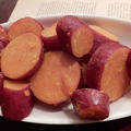 サツマイモのミカン果汁蒸し煮　レシピ
