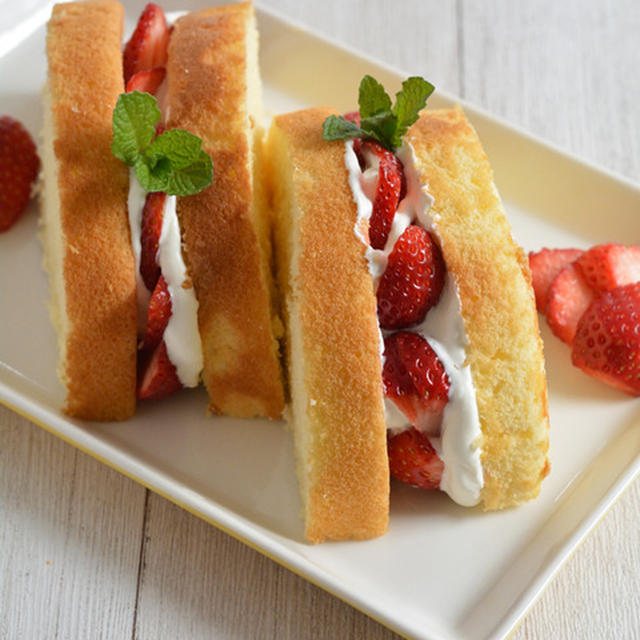 いちごのショートケーキサンド（ただ横にしただけ）。