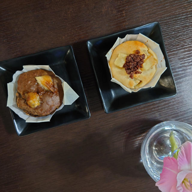 ココナッツ香る桃のほうじ茶マフィン完成♪桃と柚子ジャンドゥーヤのウーロン茶マフィン初トライ♪