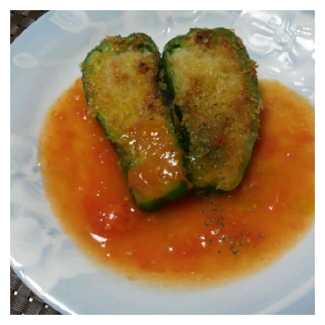 ピーマンの肉詰めトマト庵