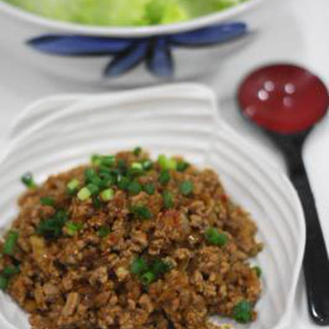 ピリ辛肉味噌のレタス包み