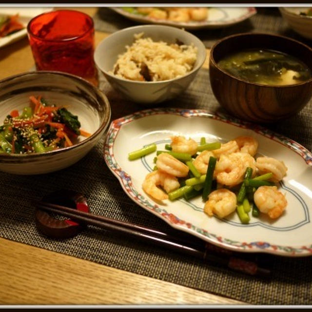 エビとニンニクの芽の中華炒めとか白髪染めとか。Sauteed shrimp and..