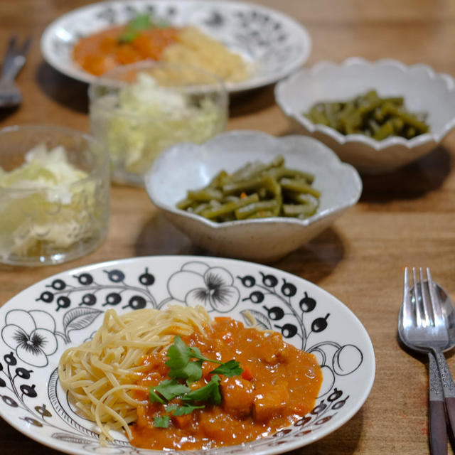 ごはんにもパスタにも♡ チキンのガーリックトマトシチュー