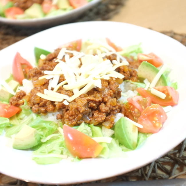 夕食☆お野菜もりもり！タコライス♪　ソーセージと野菜のスープ