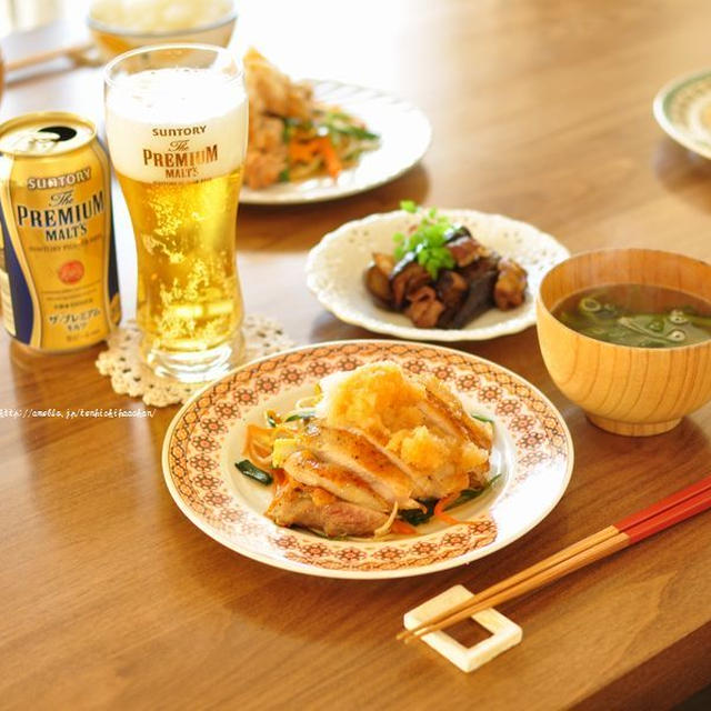 チキンソテーのっけ野菜炒めの、おろしポン酢でお約束の泡～！と、木曜日のお楽しみ