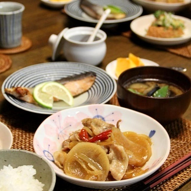 薄切り大根と豚バラの炒め煮 と ふわふわの卵焼き。