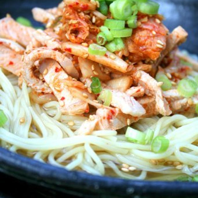 Cold Angel Hair Pasta Soup with Boiled Pork and Kimchi茹で豚とキムチのせ冷たいエンジェルヘアーパスタスープ