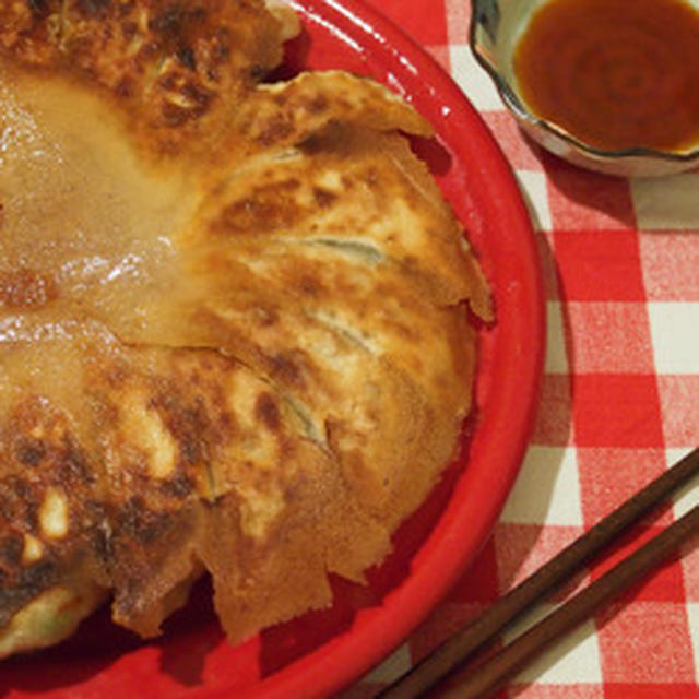 カレー餃子とニラ餃子。