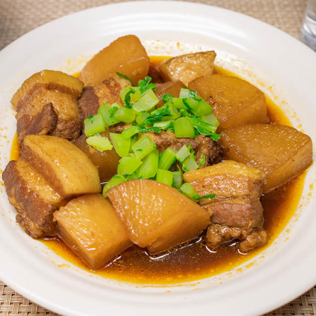 大根と豚バラ肉のカレー醤油煮