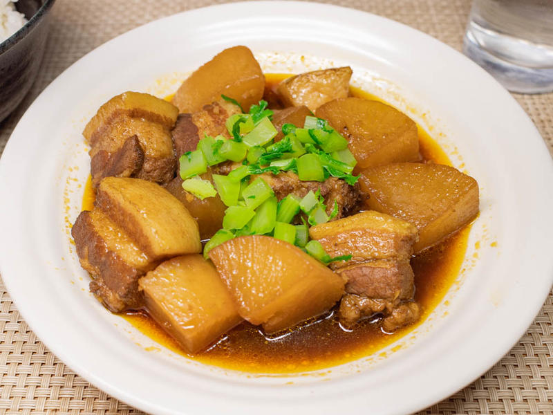 大根と豚バラ肉のカレー醤油煮