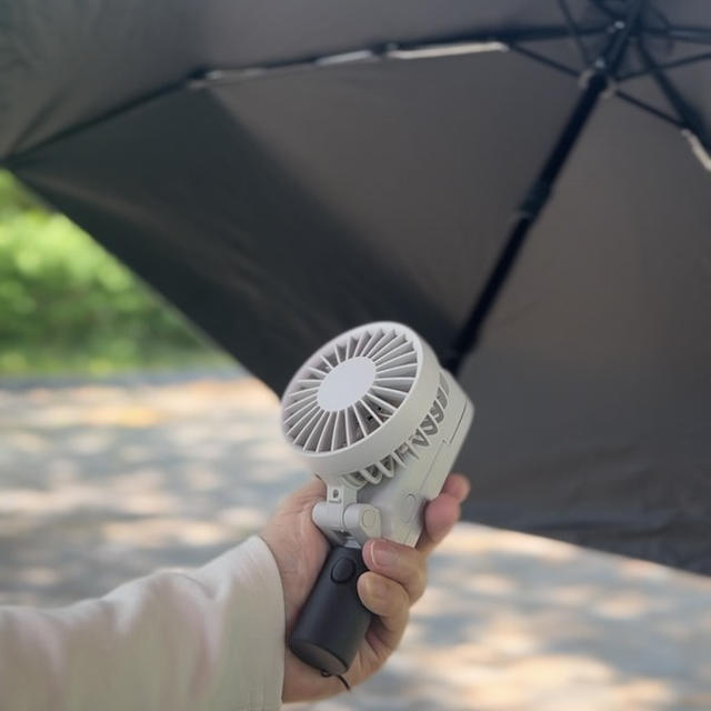 日傘に付けられる扇風機！シシベラのハンディファンで真夏の外出が快適に　＠PR