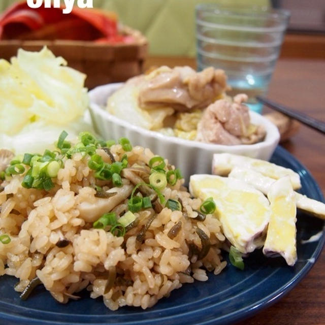 【炊飯器で1発♡お弁当に♡素朴〜な塩昆布としめじの炊き込みごはん♡】