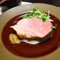 【ぐんまクッキングアンバサダー】豚もも肉の燻製グリル。パサつかず柔らかジューシーなメインのおつまみ。