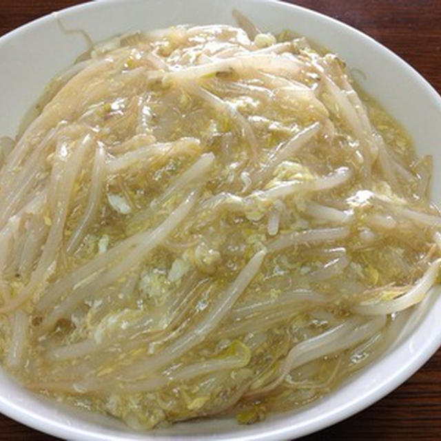 今日のお昼は「玉子もやし丼」
