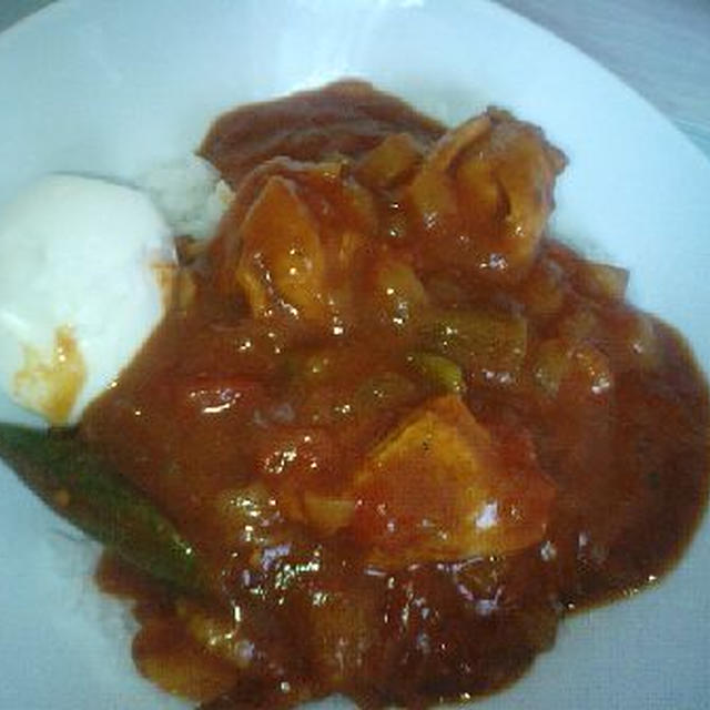 鶏肉とオクラのトマトカレー。