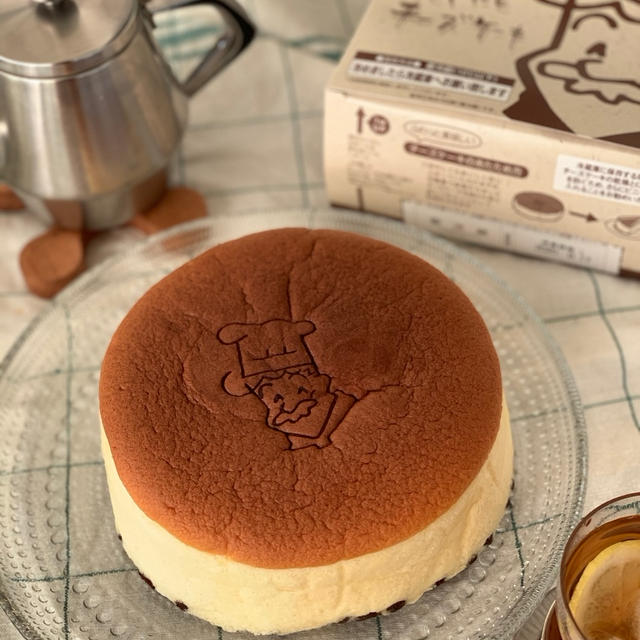 大阪名物、りくろーおじさんのチーズケーキ