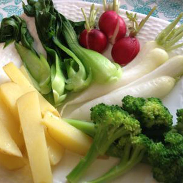 綺麗なお野菜でバーニャカウダ